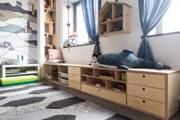 Estantes de madeira compensada para quarto de crianças