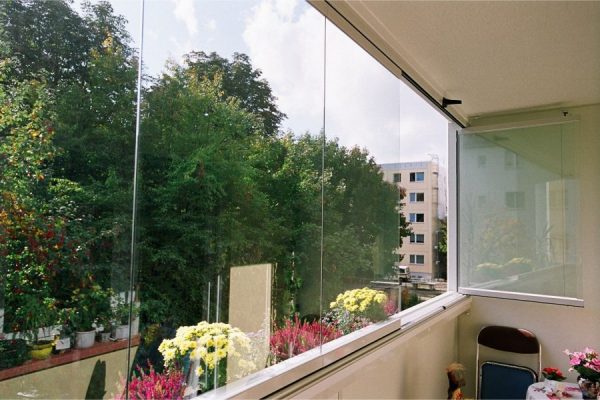 Frameless panoramic windows
