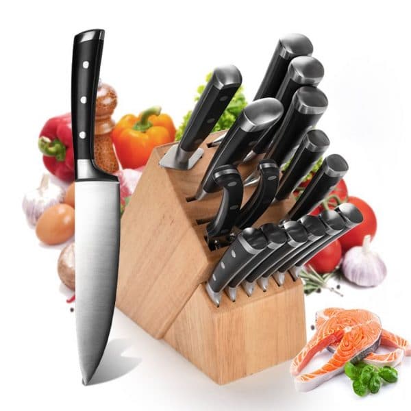 Mnogi noževi u kuhinji